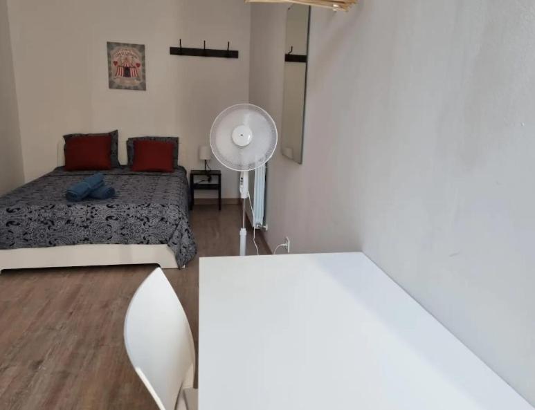 Private Rooms In Born Barcelona Exterior foto