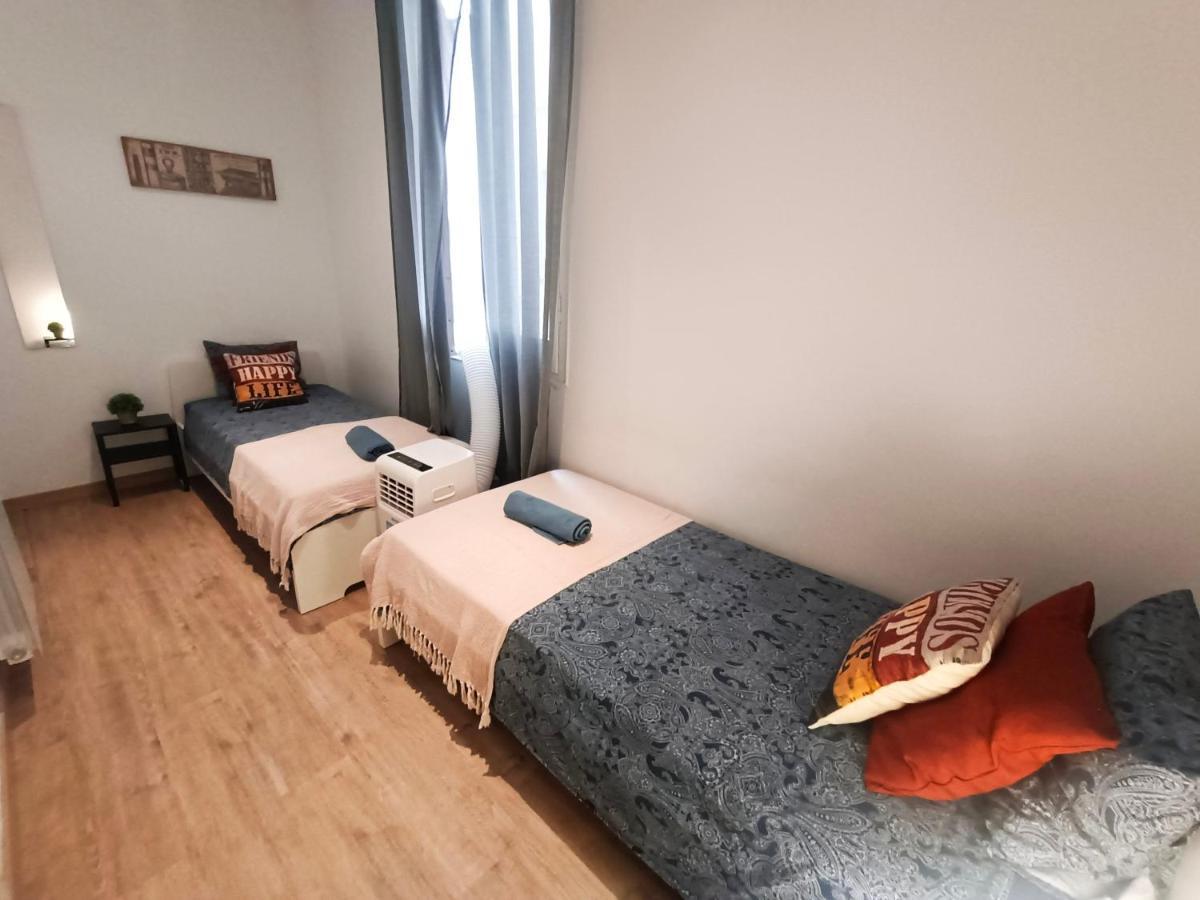 Private Rooms In Born Barcelona Exterior foto