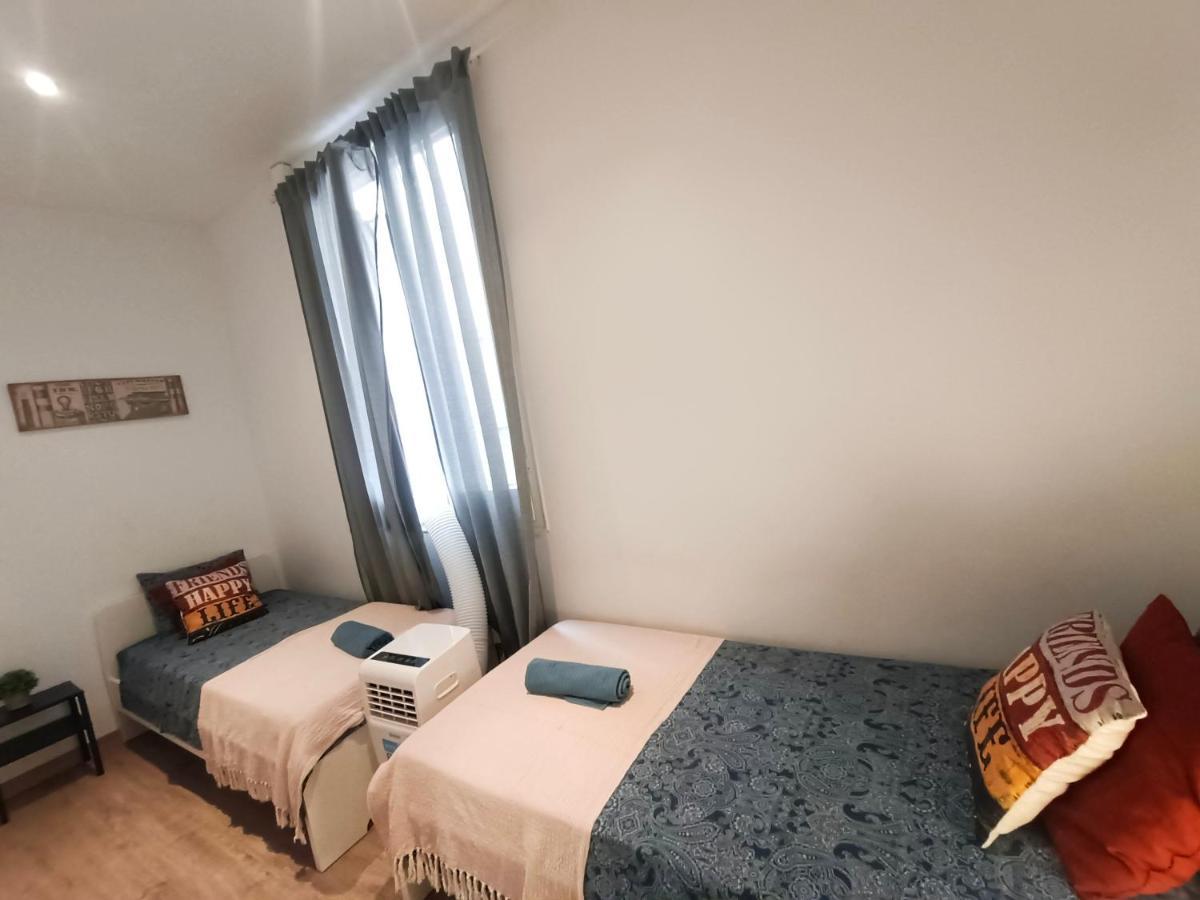 Private Rooms In Born Barcelona Exterior foto