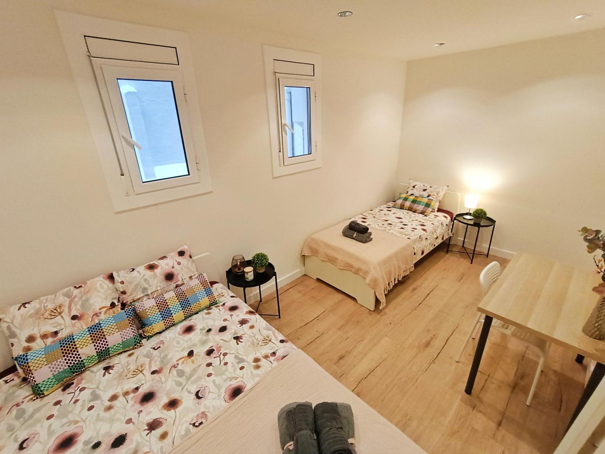 Private Rooms In Born Barcelona Exterior foto